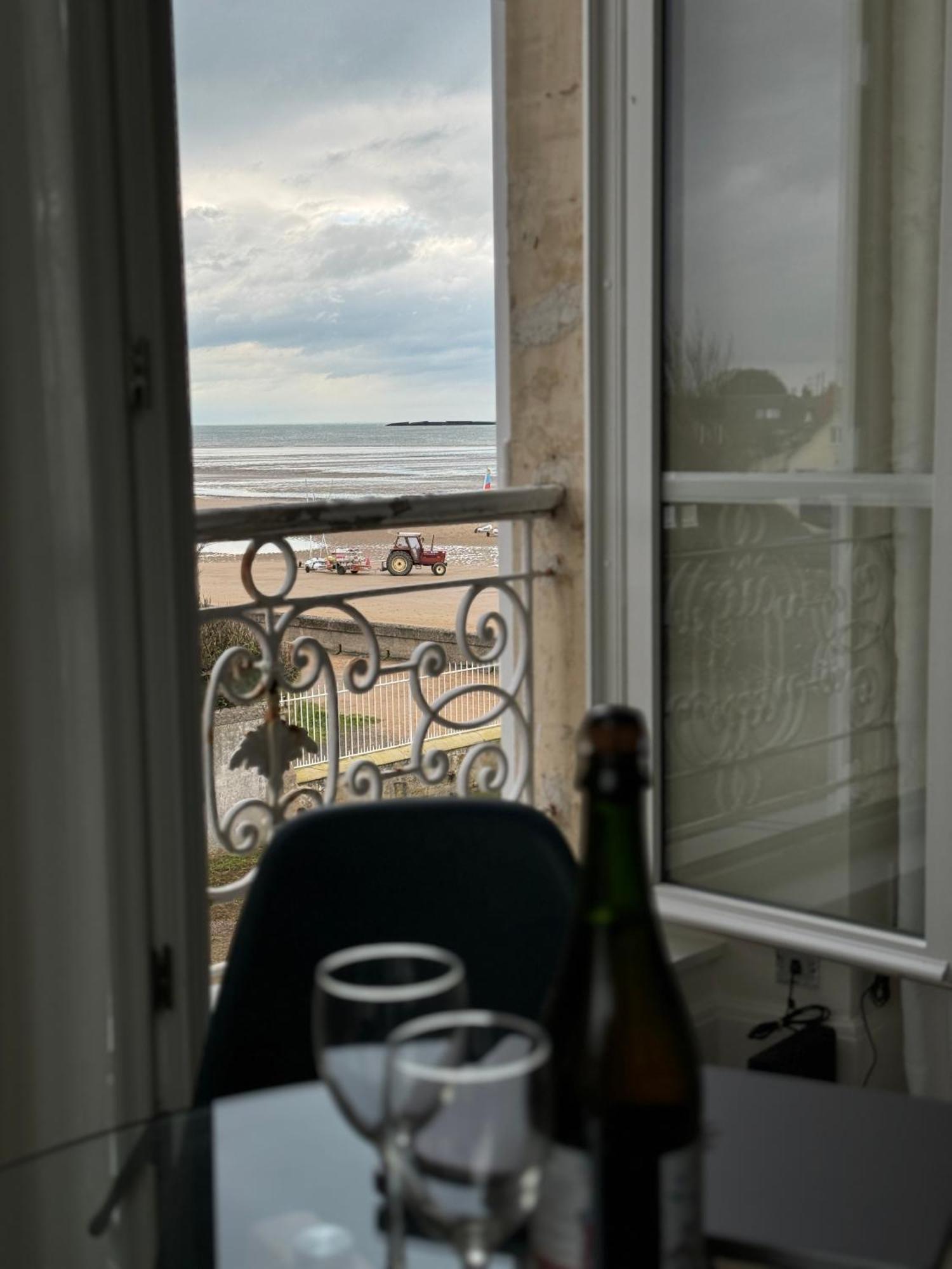 Sunny Apt On D-Day Beach With Parking Saint-Come-de-Fresne Екстер'єр фото