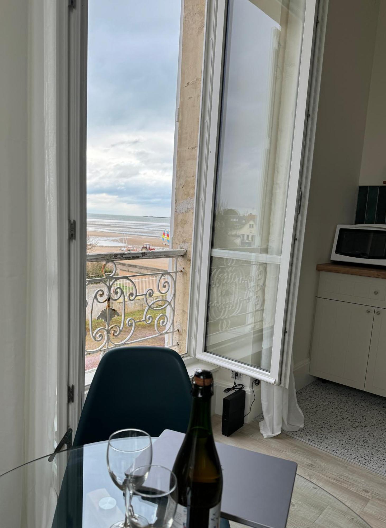 Sunny Apt On D-Day Beach With Parking Saint-Come-de-Fresne Екстер'єр фото