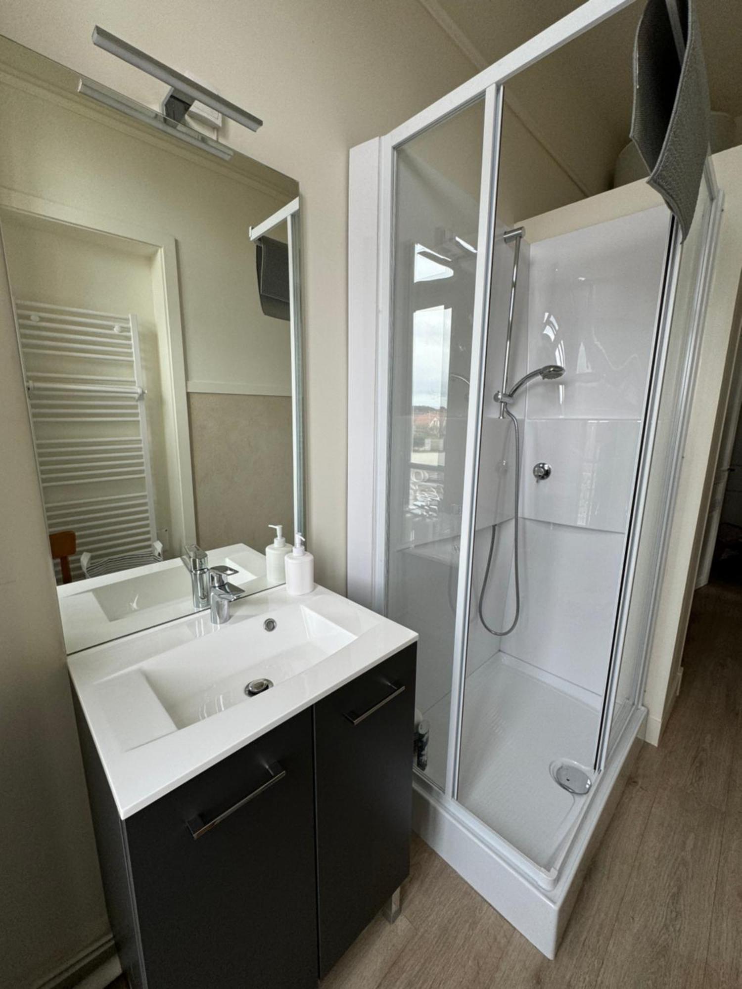 Sunny Apt On D-Day Beach With Parking Saint-Come-de-Fresne Екстер'єр фото
